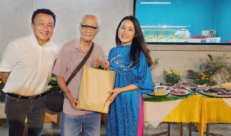 Tùng Linh - Vân Thanh nấu bánh tét mừng xuân cùng công ty Mekong River