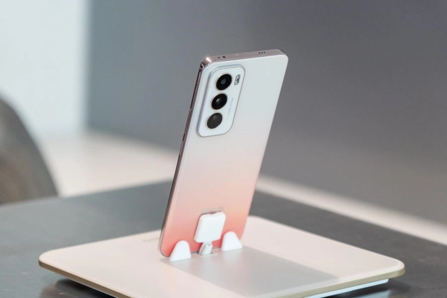 OPPO trình làng Reno12 series: Đẹp hơn, trải nghiệm tốt hơn với nhiều tính năng AI