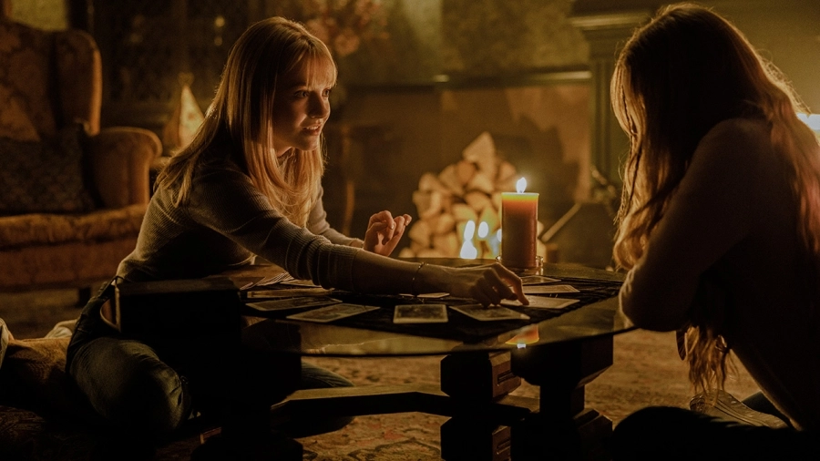Tarot: Khám phá bí ẩn ma quái qua các lá bài