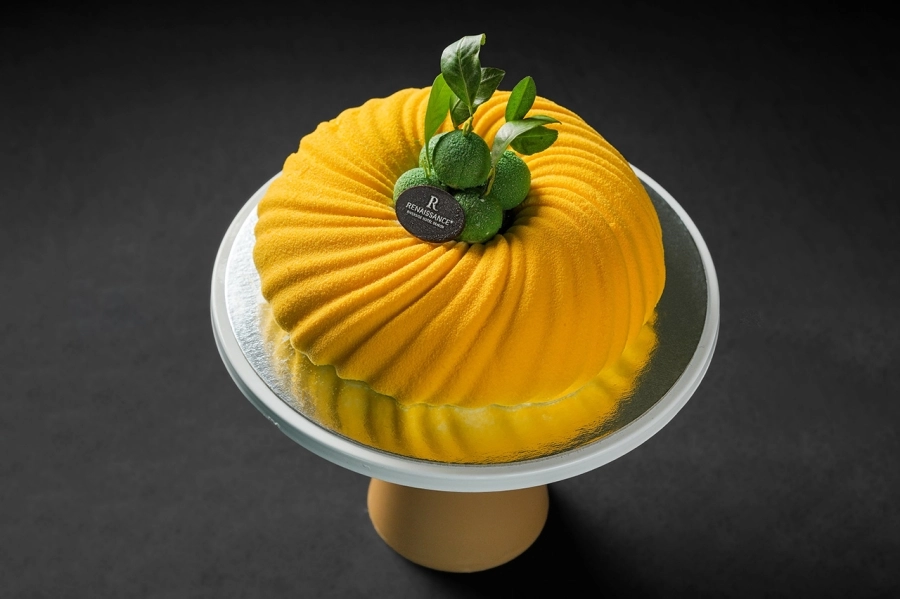 Renaissance Riverside Hotel Saigon ra mắt bst bánh ngọt Slice into Surprise