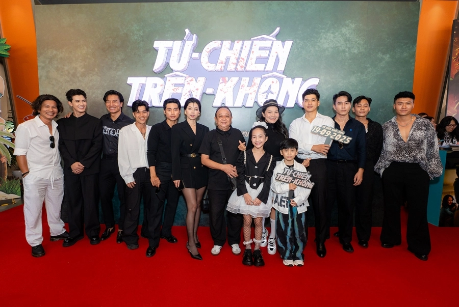 Cơ trưởng Phạm Trung Nam và tiếp viên Ngô Kim Thanh kể lại sự kiện cướp máy bay năm xưa trong showcase phim Tử Chiến Trên Không