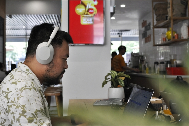 Sony WH-1000XM5: Thời trang, âm hay và tiện dụng