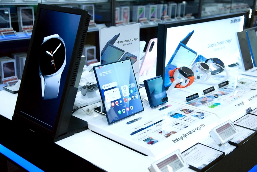 Mở bán sớm Samsung Galaxy Z Fold7/ Z Flip7, Di Động Việt trao hàng trăm máy cùng nhiều ưu đãi đến khách 