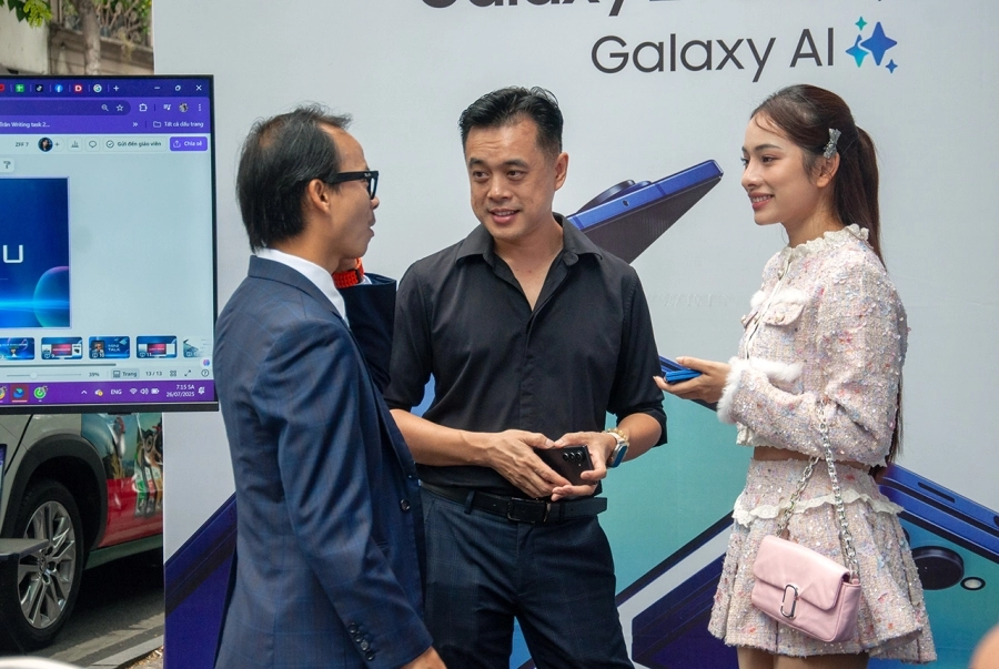 Mở bán sớm Samsung Galaxy Z Fold7/ Z Flip7, Di Động Việt trao hàng trăm máy cùng nhiều ưu đãi đến khách 