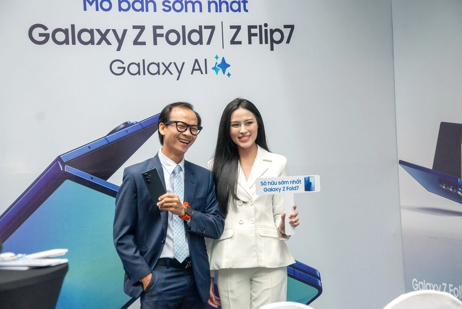 Mở bán sớm Samsung Galaxy Z Fold7/ Z Flip7, Di Động Việt trao hàng trăm máy cùng nhiều ưu đãi đến khách 