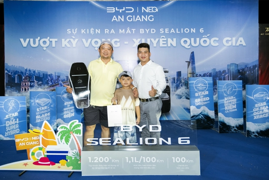 Người dùng An Giang thích thủ trải nghiệm xe PHEV BYD Sealion 6