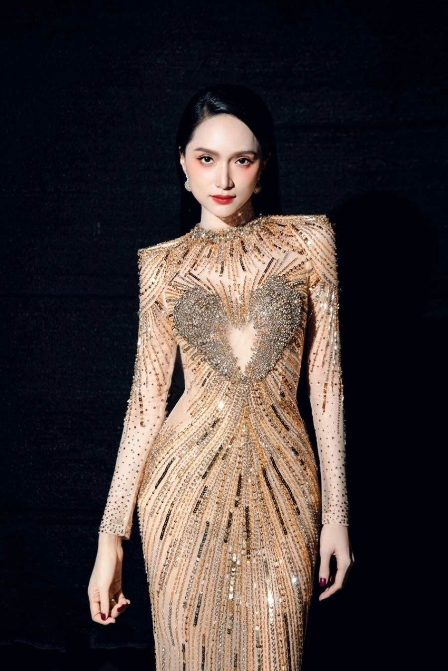 Diệp Lâm Anh mời loạt sao showbiz Việt tham gia phiên livestream triệu đô