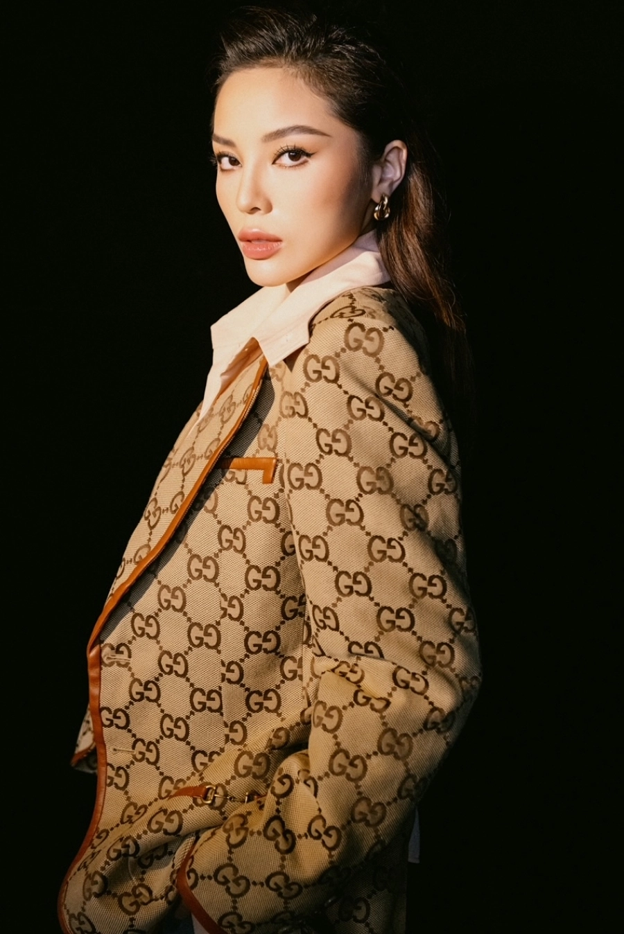 Diệp Lâm Anh mời loạt sao showbiz Việt tham gia phiên livestream triệu đô