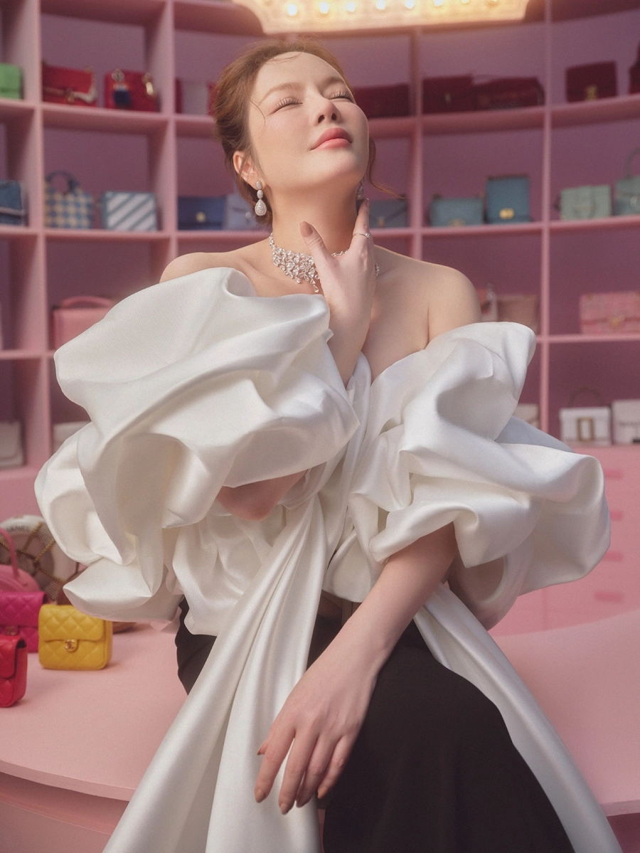 Lý Nhã Kỳ khoe khéo bộ sưu tập túi hàng chục tỷ đồng