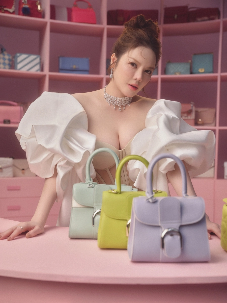 Lý Nhã Kỳ khoe khéo bộ sưu tập túi hàng chục tỷ đồng