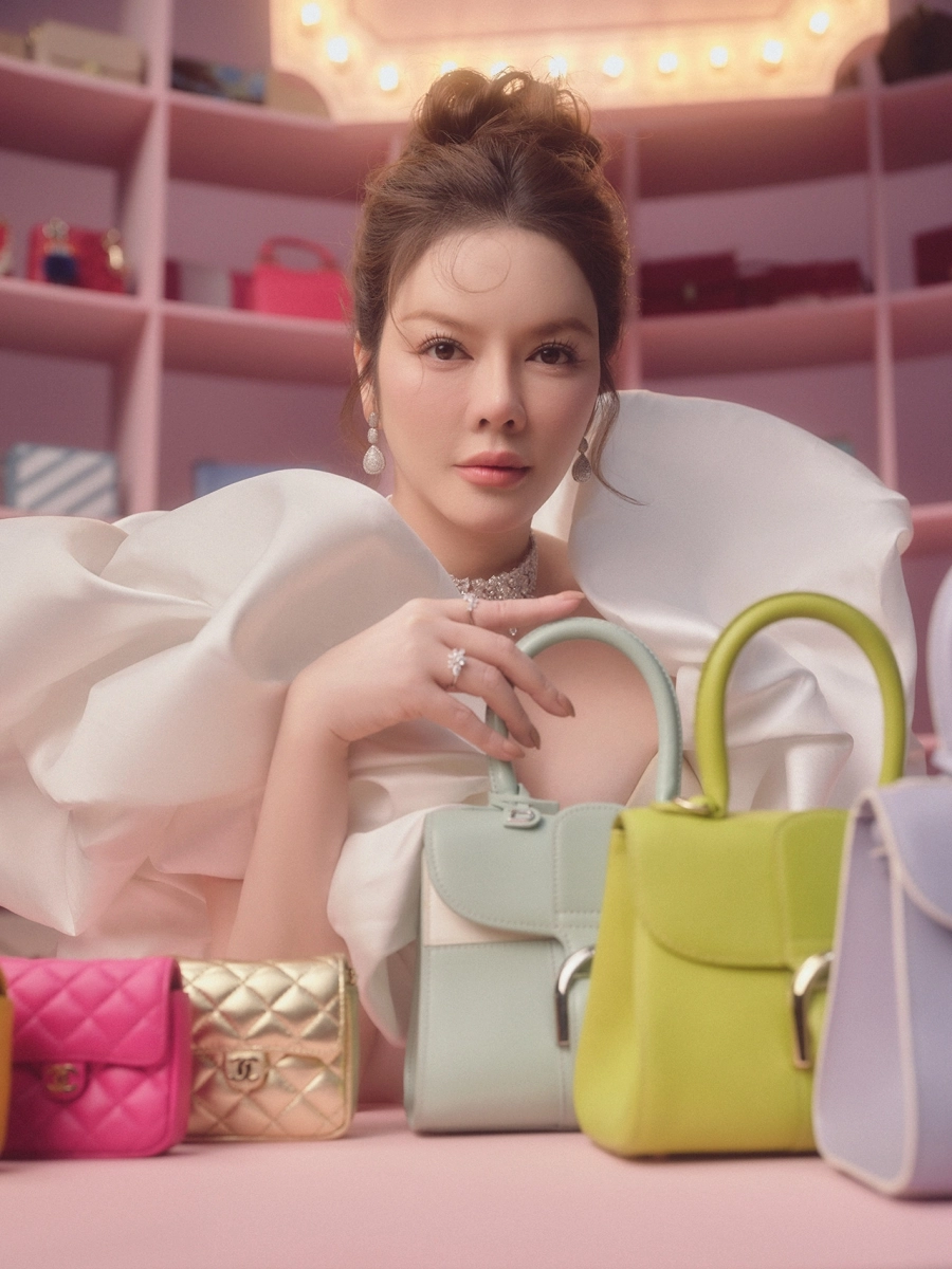 Lý Nhã Kỳ khoe khéo bộ sưu tập túi hàng chục tỷ đồng