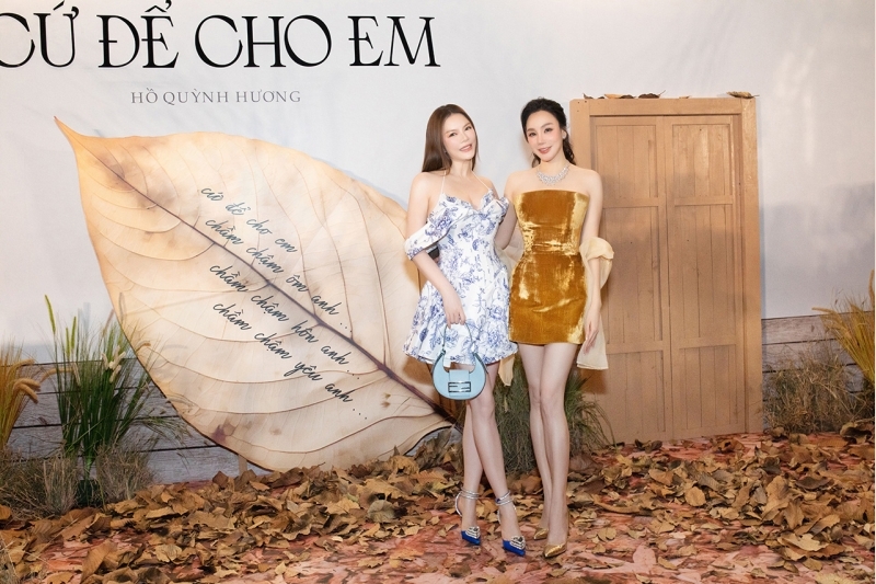 Lý Nhã Kỳ xuất hiện rạng rỡ đến chúc mừng Hồ Quỳnh Hương ra MV mới