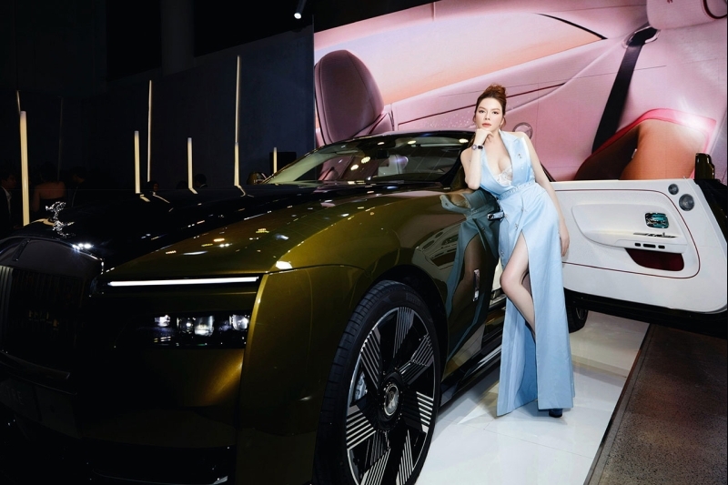 Lý Nhã Kỳ diện siêu sang đi sự kiện ra mắt siêu xe Rolls-Royce Spectre