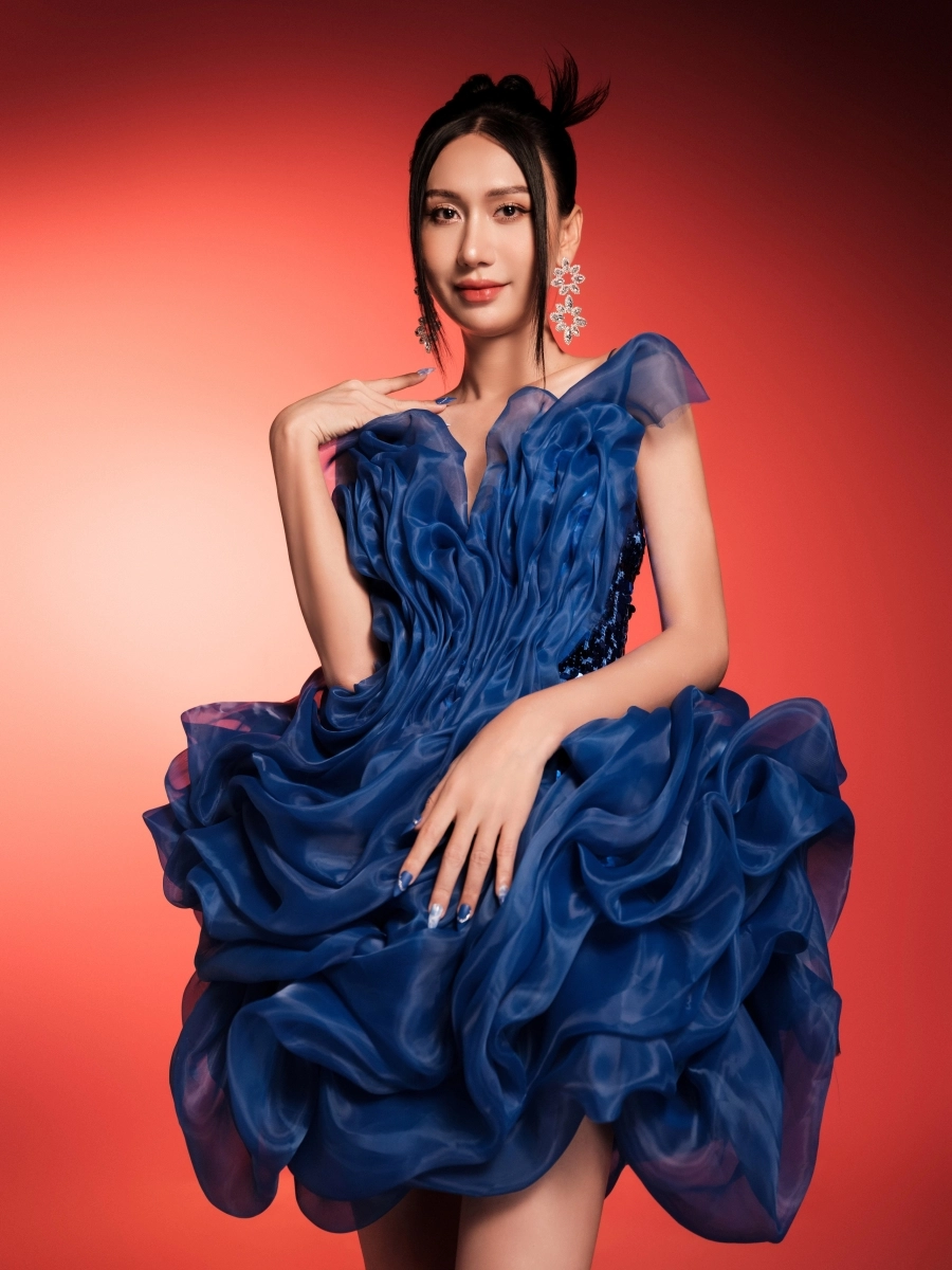 Diệp Lâm Anh mời loạt sao showbiz Việt tham gia phiên livestream triệu đô