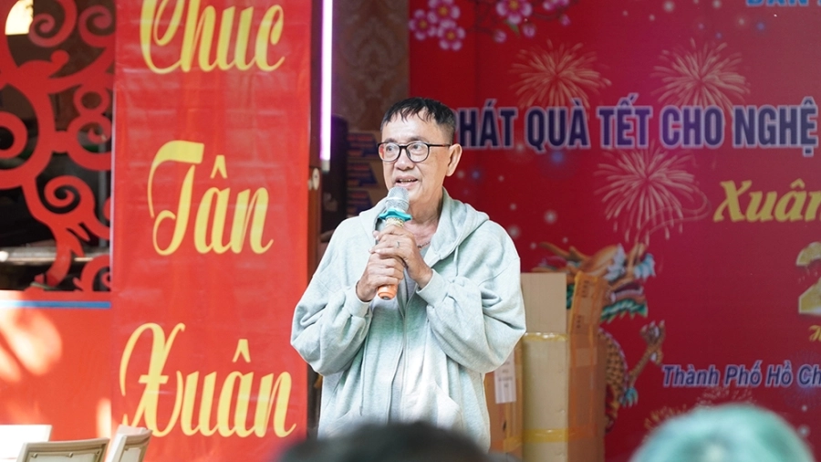Mekong River tặng 150 phần quà xuân ý nghĩa đến nghệ sĩ
