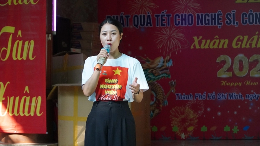 Mekong River tặng 150 phần quà xuân ý nghĩa đến nghệ sĩ