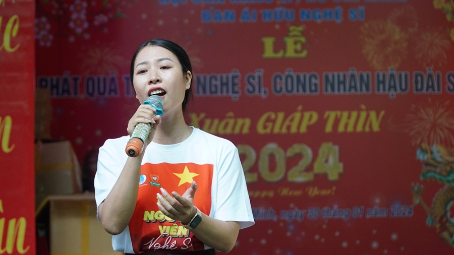 Mekong River tặng 150 phần quà xuân ý nghĩa đến nghệ sĩ