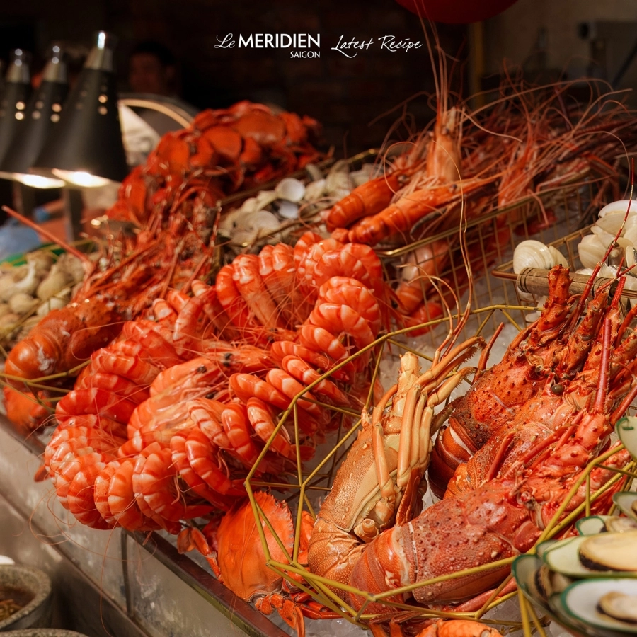 Chuỗi sự kiện ‘Waves of Flavor’ quay trở lại khách sạn Le Méridien Saigon với bữa tiệc Nga Hoàng cho tháng 5