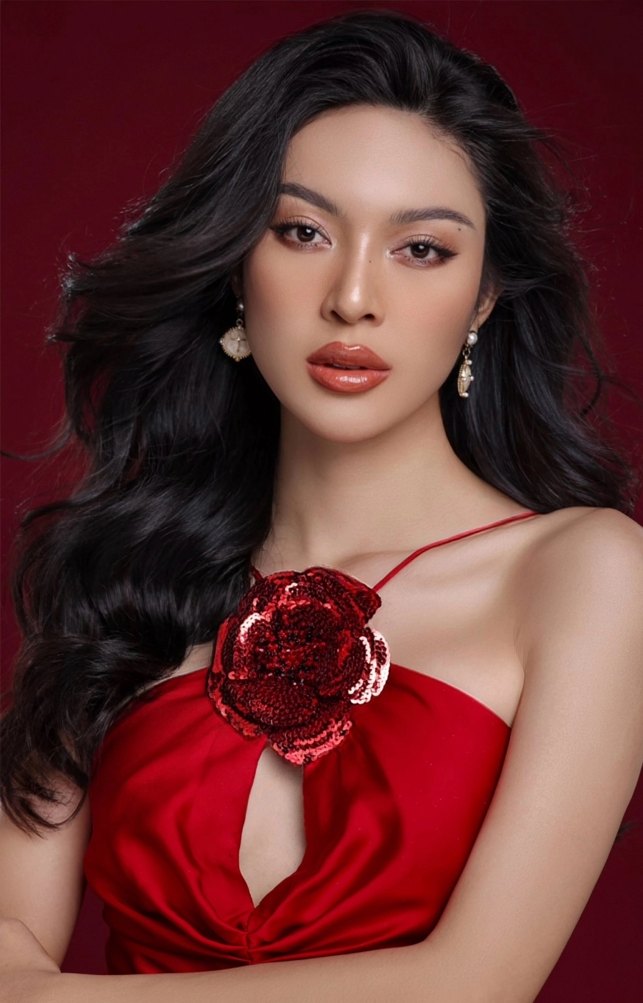 Diệp Lâm Anh mời loạt sao showbiz Việt tham gia phiên livestream triệu đô