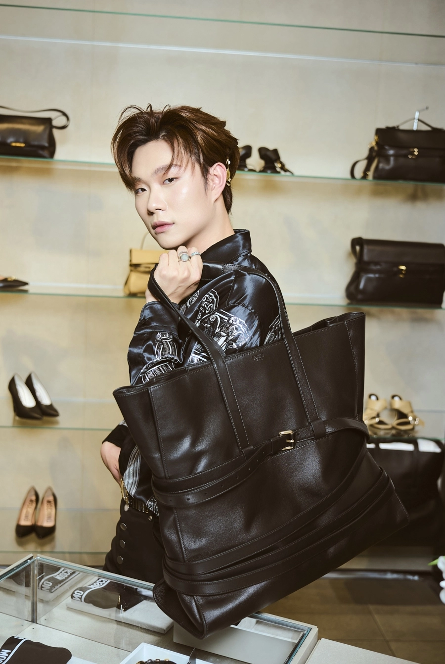 Moschino 2025: dấu ấn sáng tạo từ sự kết hợp cùng Dương Domic