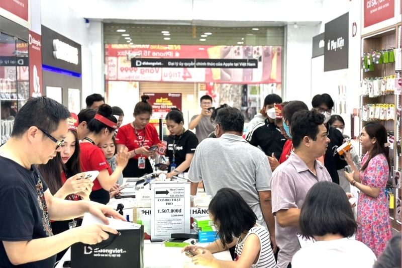 Cận Tết Nguyên Đán 2024, điện thoại giảm giá đến 14 triệu đồng, phụ kiện ưu đãi 60%