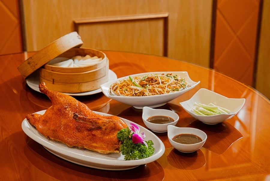 Thưởng thức Vịt quay Bắc Kinh trứ danh ẩm thực Quảng Đông tại nhà hàng Ngân Đình Sài Gòn