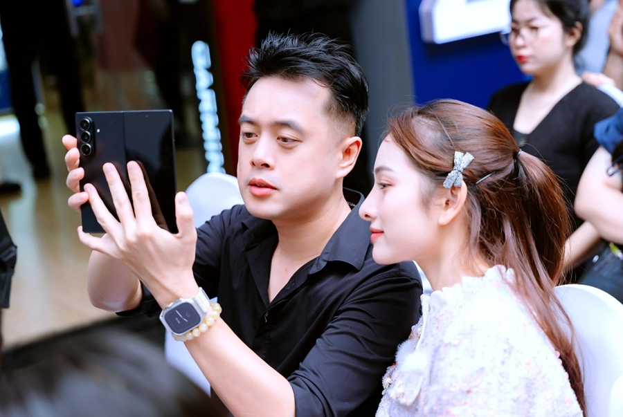Mở bán sớm Samsung Galaxy Z Fold7/ Z Flip7, Di Động Việt trao hàng trăm máy cùng nhiều ưu đãi đến khách 
