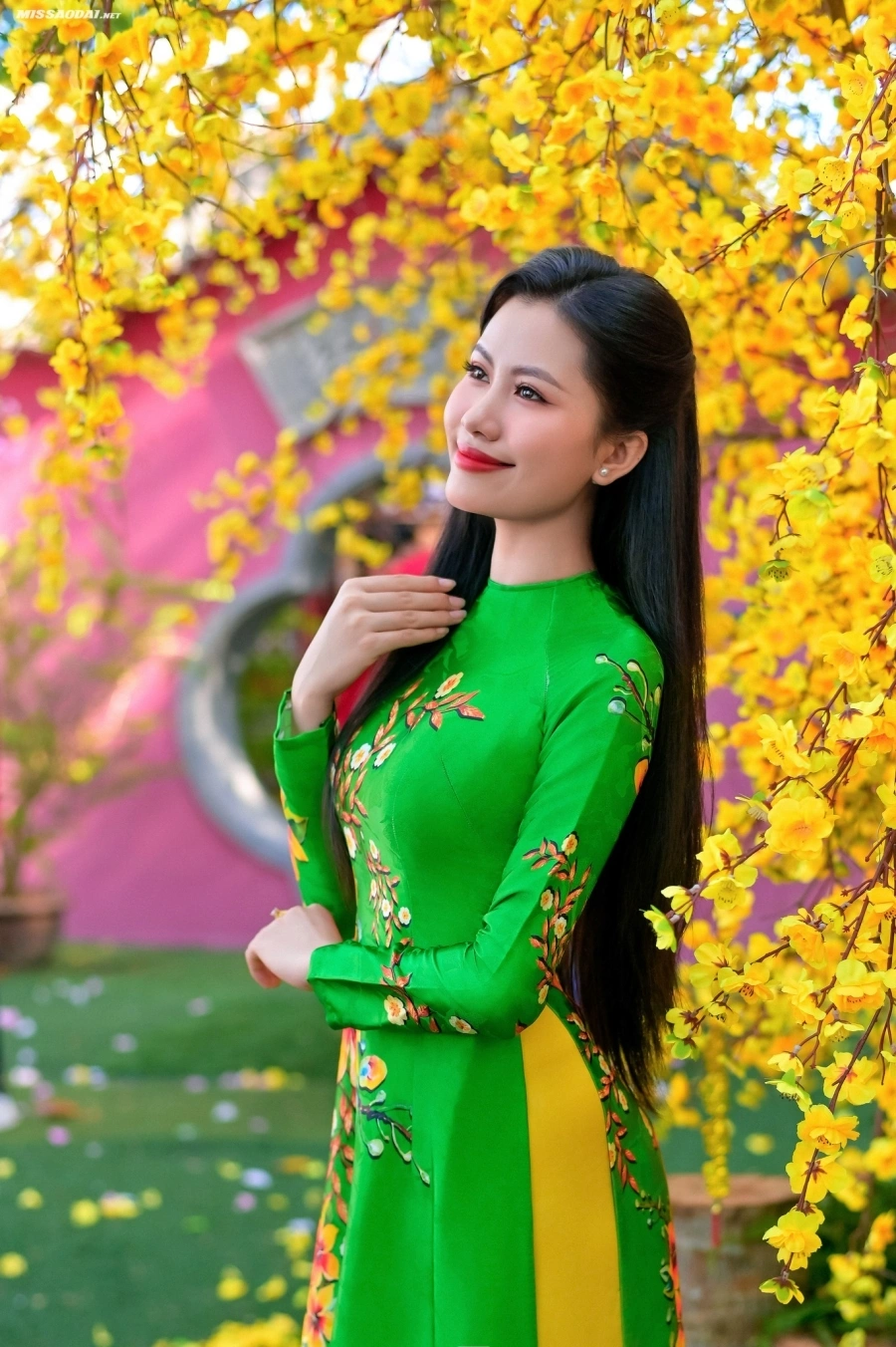 Sắc xuân lung linh ở phim trường Alibaba