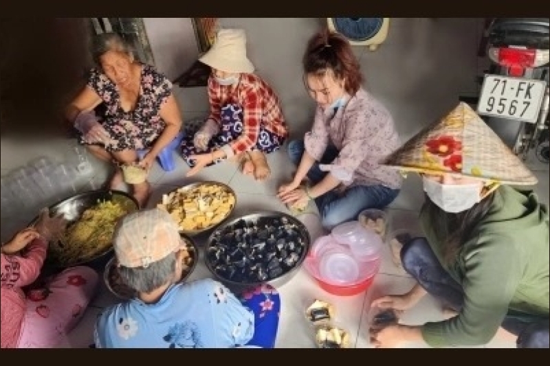 Xóm nghèo COVID mơ về bữa tiệc Buffet