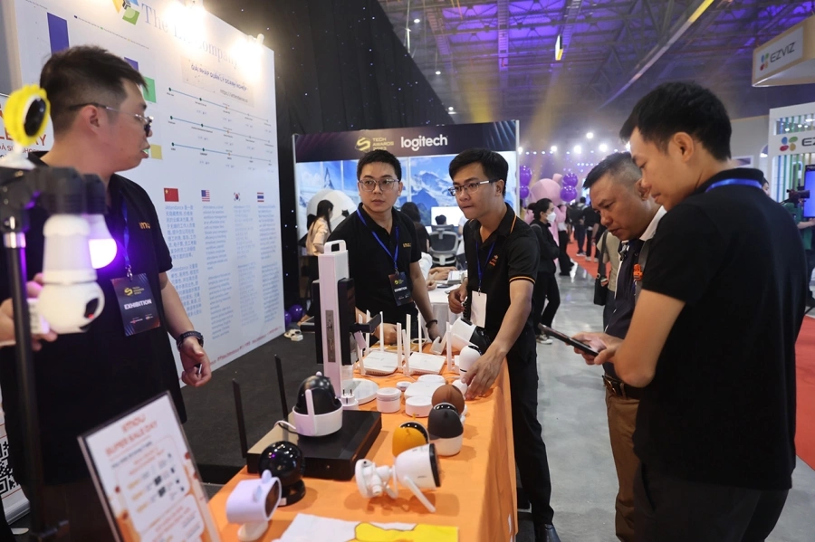 Tech Awards 2023: Hấp dẫn với lễ trao giải hoành tráng cùng triển lãm thu hút đông đảo tín đồ công nghệ đến tham quan