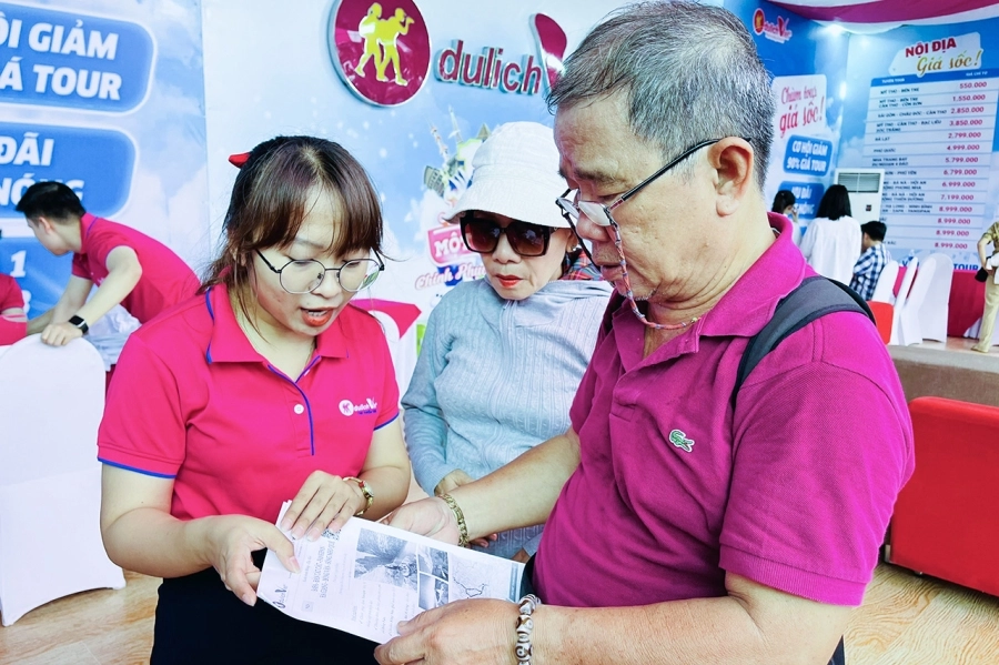 Du Lịch Việt ra mắt chùm tour “Xoay mùa du hý- Săn tour hết ý” tại Ngày hội du lịch TP HCM 2025