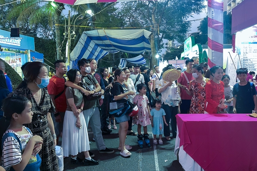Du Lịch Việt ra mắt chùm tour “Xoay mùa du hý- Săn tour hết ý” tại Ngày hội du lịch TP HCM 2025
